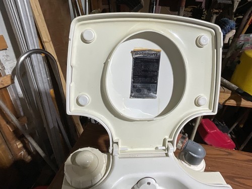 marine portable toilet PotPourri 707 w/ pump-out/holding tank Canada - Picture 9 of 15