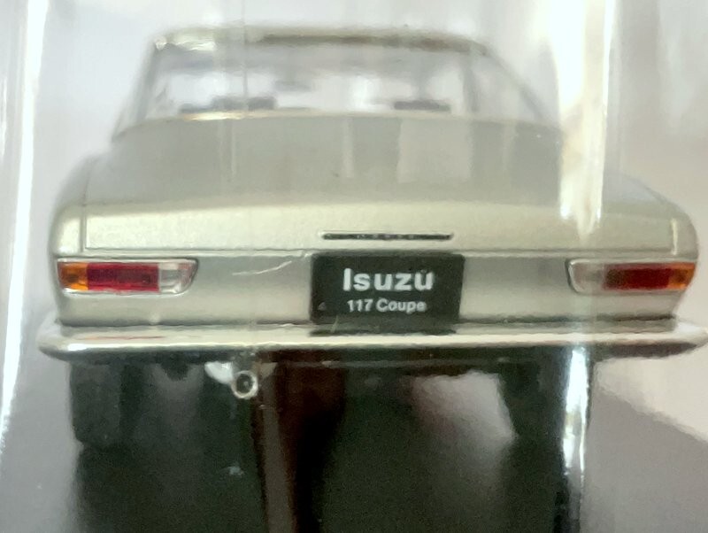 W813 新品 hachette ISUZU 117 COUPE (PA90) Isuzu 117 Coupe PA90 [1968] 1/24 Die-cast Model - Hachette