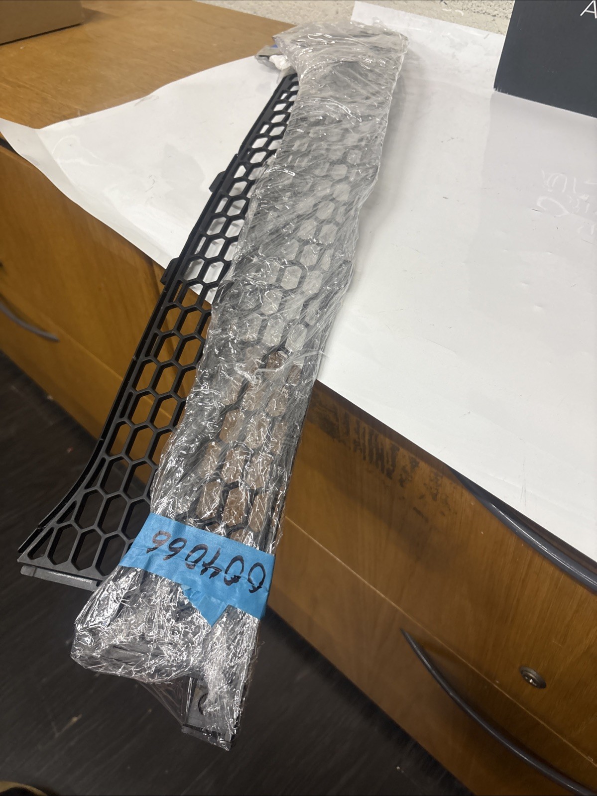Aston Martin DBX 2020-2024 Front Left Lower Bumper grille P/N NY838164AC
