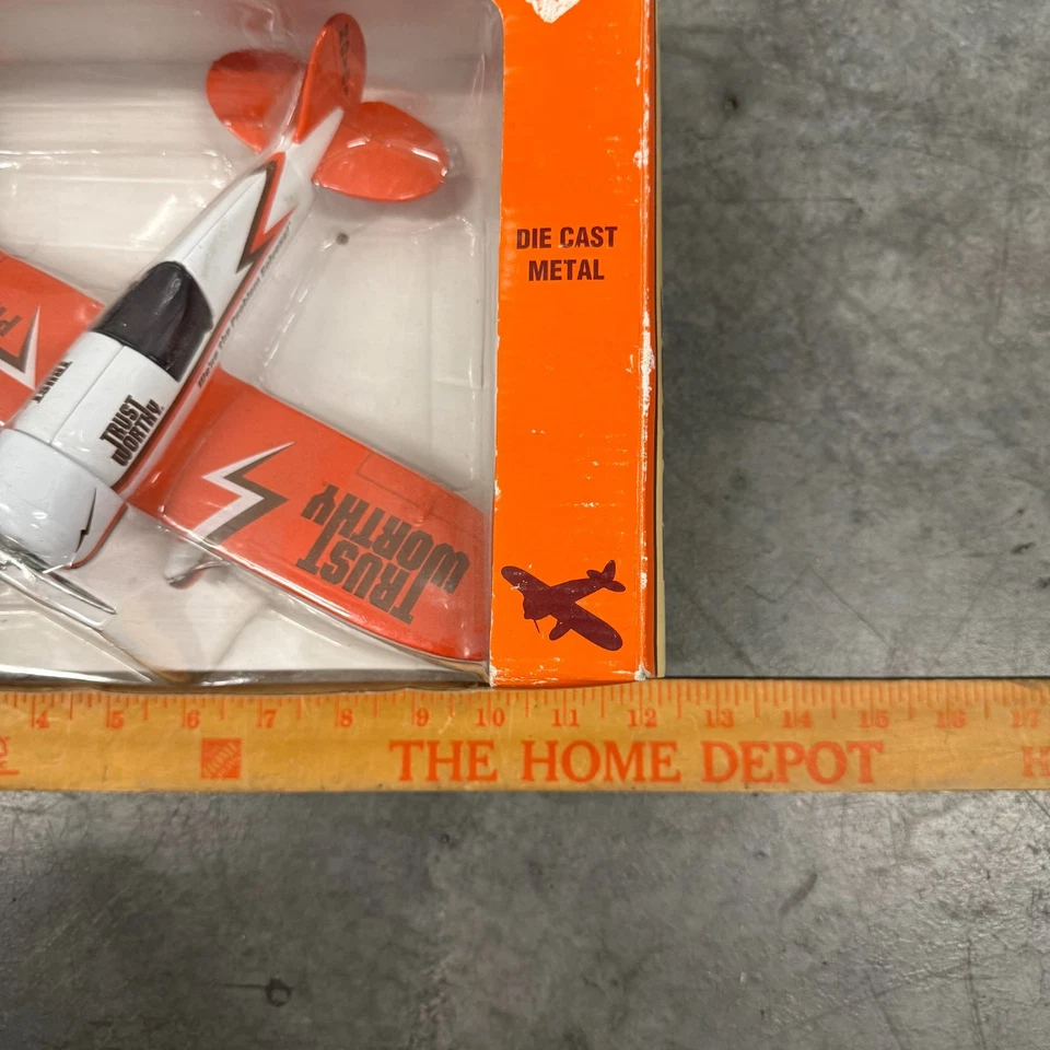 Banco de avión de metal fundido a presión Liberty Classics de colección confiable primera edición Foto 3 de 4