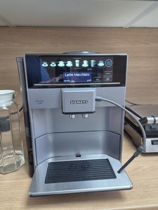 Siemens EQ.6 plus S100 Kaffeevollautomat – Top Zustand