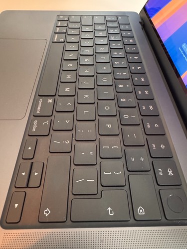 MacBook Pro (M4 Pro, 2024) 14 inch 12-core CPU and 16-core GPU, 24GB RAM Black - Afbeelding 2 van 9