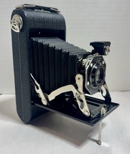 VINTAGE 1940s KODAK VIGILIANT JUNIOR SIX 20 CAMERA W Orig. Leather Case W Strap