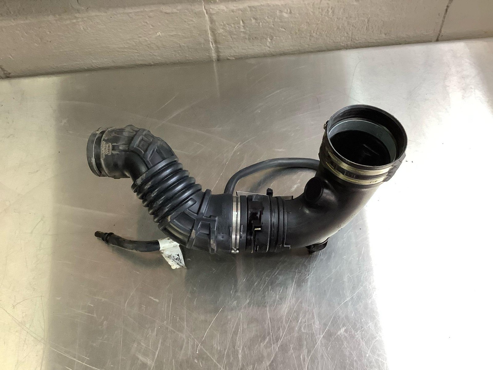 2017-20 MASERATI LEVANTE 3.0L ENGINE RIGHT AIR CLEANER INTAKE DUCT HOSE OEM