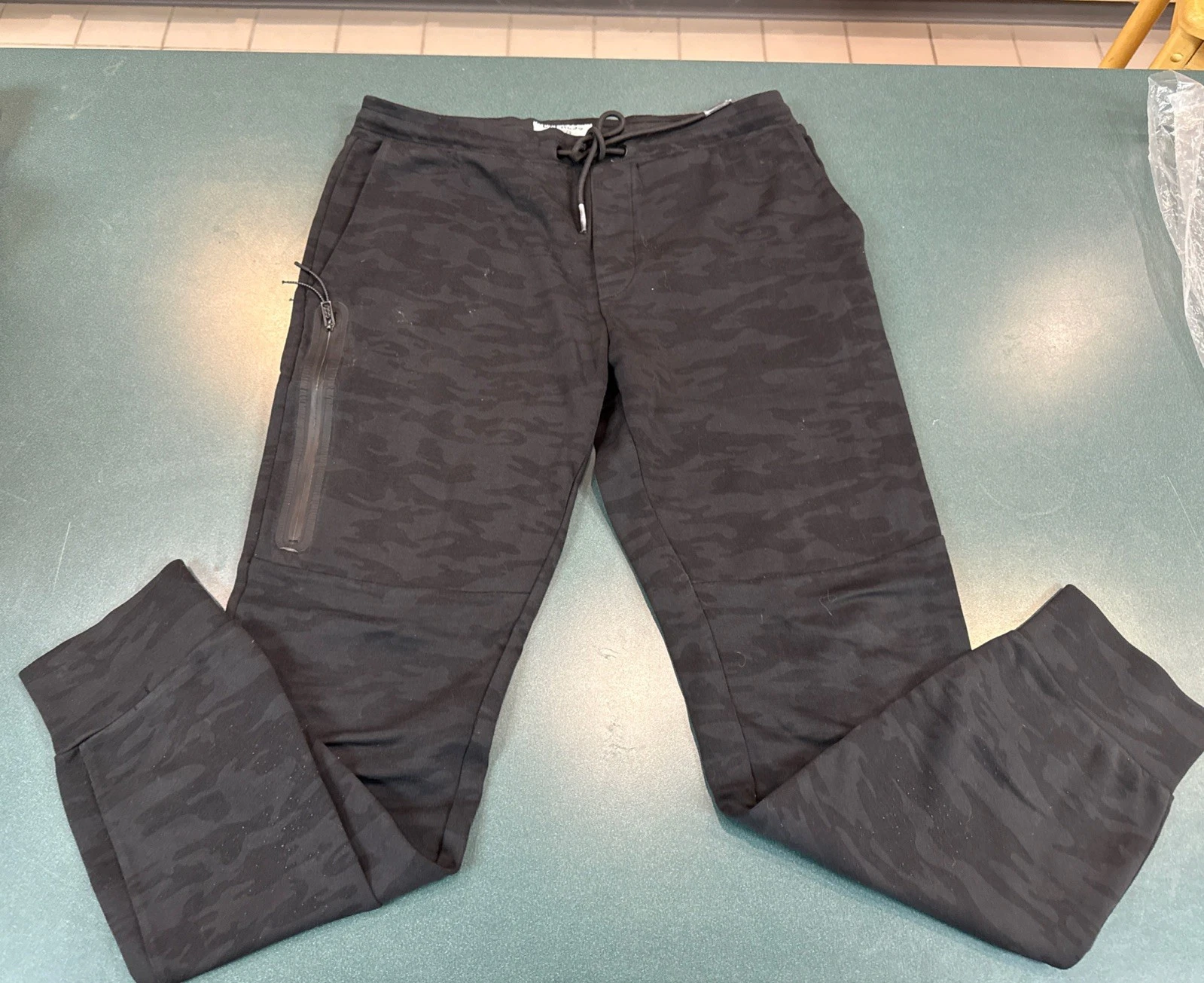 Express Mens Size Large Stretch Cuffed Sweatpants Joggers Pants Camouflage