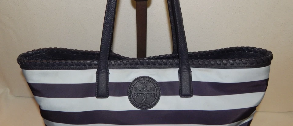 Tory Burch Bolso de Mano Cartera Bolso HST036 XL Bolso a Rayas Azul Marino Nylon Cuero Usado en Excelente Condición Foto 2 de 4