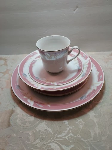 5 Piece Place Setting Majesty "TAUPE FANTASY" CHINA #8394