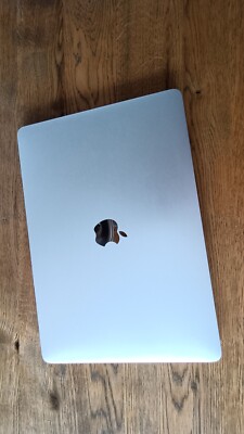 Apple MacBook Pro 13 Zoll ( 256 GB, Intel Core i5, 16GB, 2.0GHz ) 2016