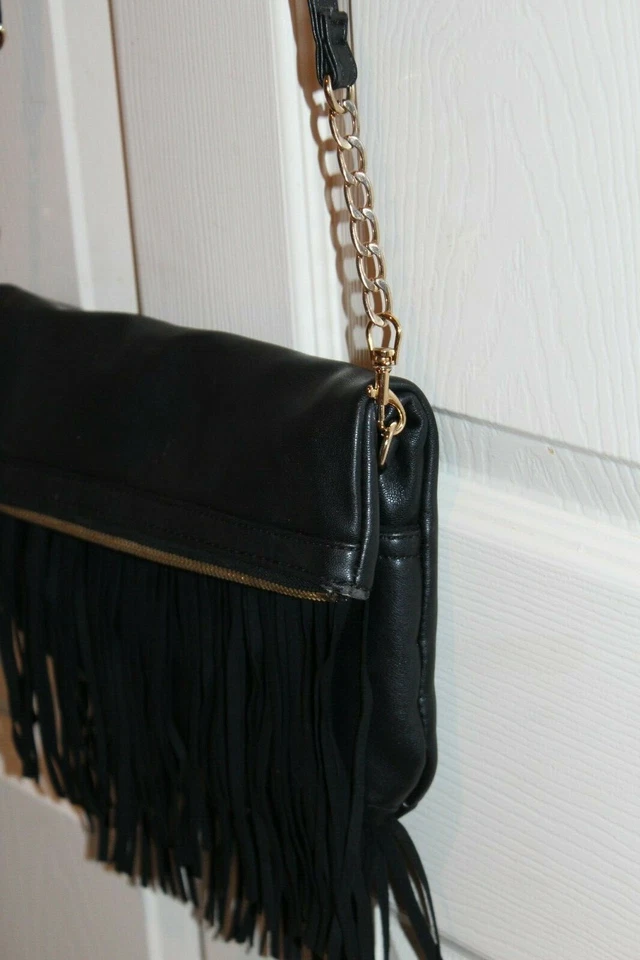 Bolso Bandolera DEUX LUX Suave Negro Cuero Vegano Flecos Solapa ¡Excelente! Foto 4 de 4