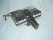 VillaWare Belgian Waffle Maker Model 3300 Chrome Non-Stick Works!