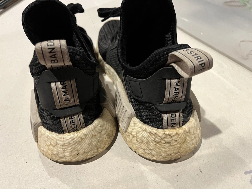 Adidas Para Mujer US 7 NMD R1 PK Boost Zapatos para Correr Negros/Blancos/Grises Foto 2 de 4