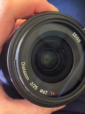 Zeiss Batis 25mm f/2 Sony FE E-Mount Autofocus Lens Excellent Condition