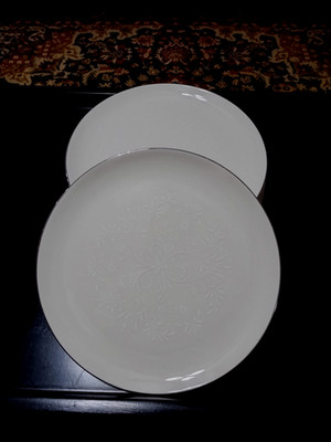 Damask by Pickard 10-1/4'' Dinner Plates White Flowers Scrolls Set of 7