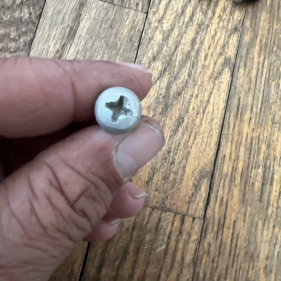 Juego de 4 tornillos vintage OEM Herman Miller Eames fibra de vidrio carcasa silla fina Foto 2 de 3