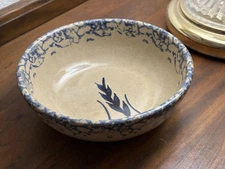 Roseville Pottery USA 25oz Salad Bowl Ohio RRP Co. Blue Spongeware, Wheat