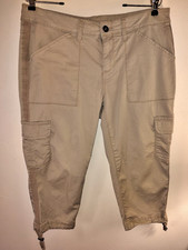 Time and Tru Capri Cargo Pants, Women  s Size 14, Brownstone/Khaki color