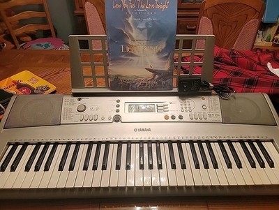 Yamaha PSR-E303 Electronic Keyboard 61-Key w/Power Cord, Music