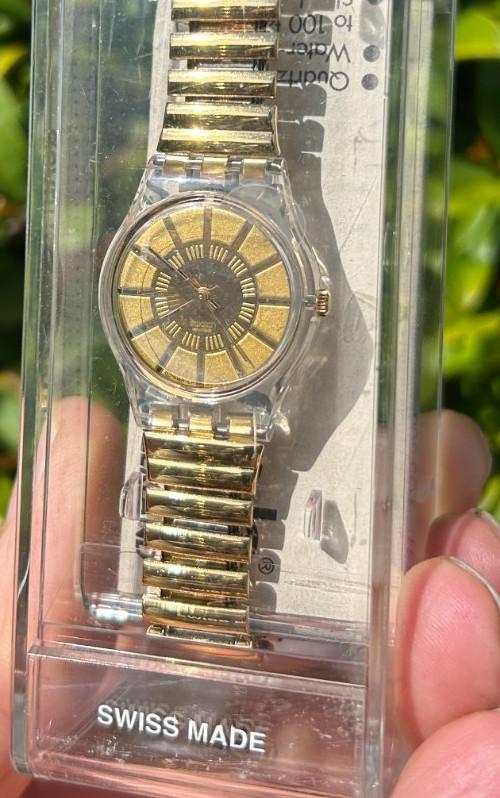 women SWATCH 1996 RAYON DE SOLEIL WRISTWATCH watch GOLD TONE GE248 sealed in box