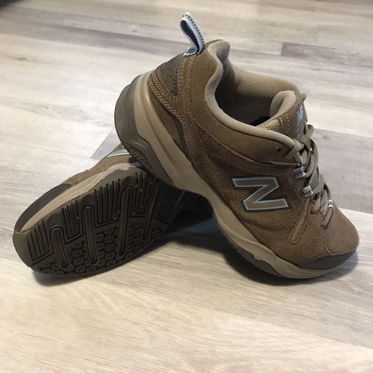 New balance women's 608v4 top
