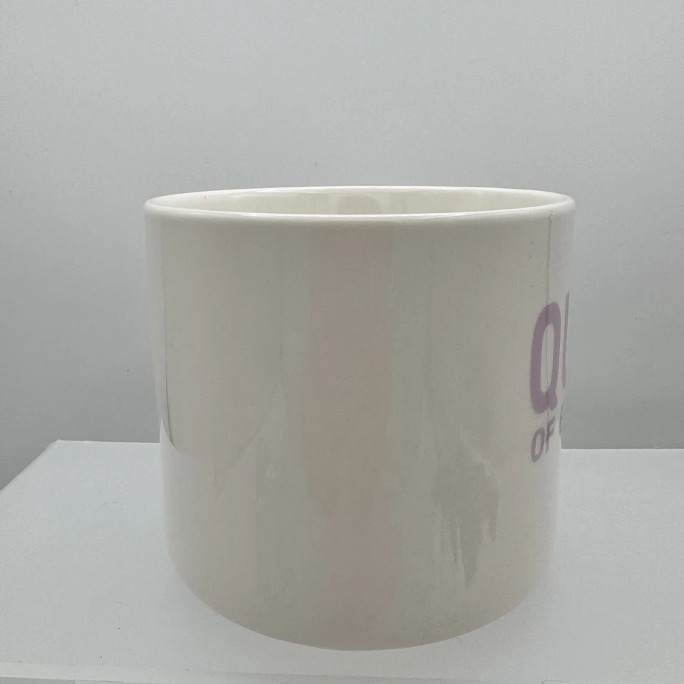 Caneca de café Queen Of Everything Target Home Essentials porcelana - Imagem 2 de 4