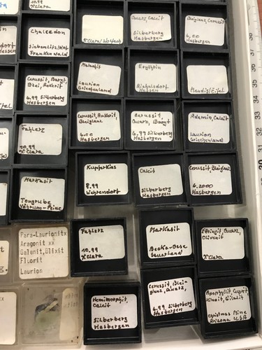 Kleine Sammlung mit Mineralien in Dosen, beschriftet, aus aller Welt (Dos52) - Bild 17 von 17