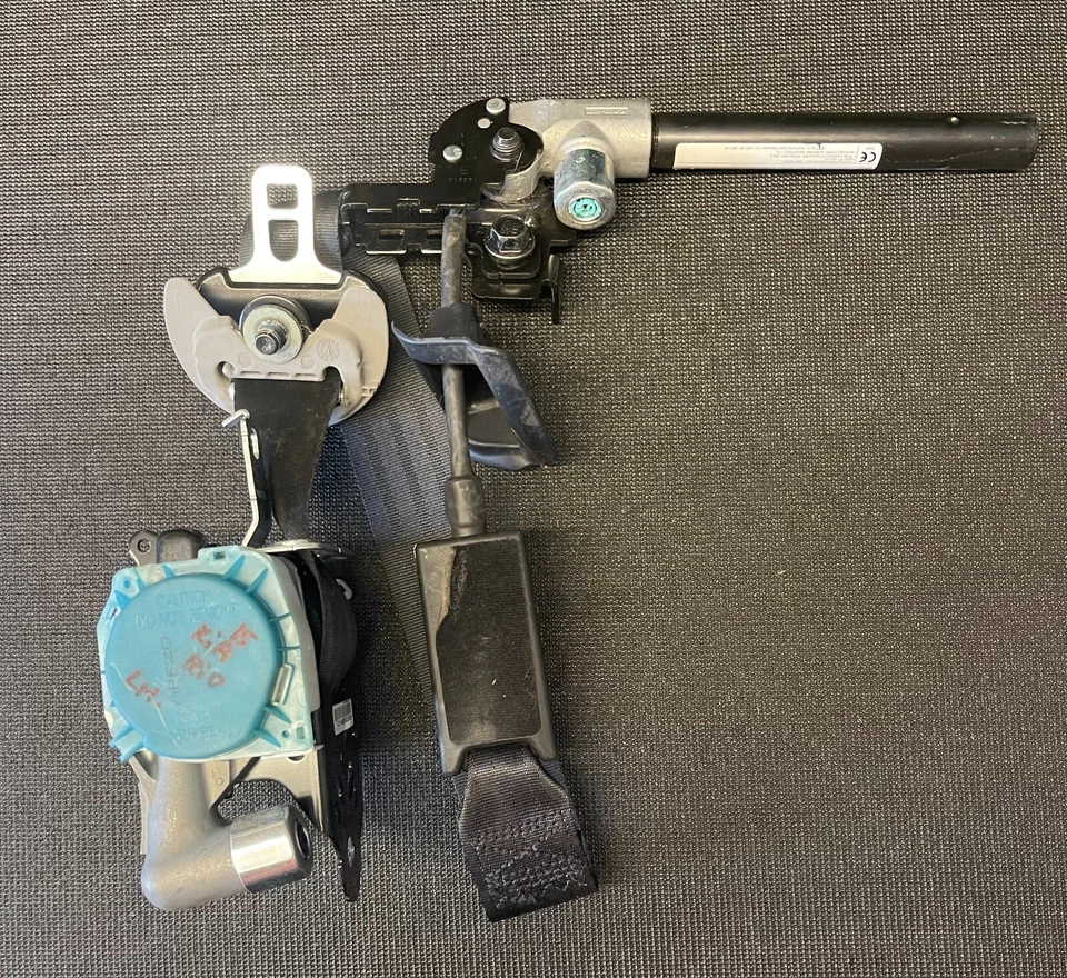 2012 2013 2014 2015 2015 2017 KIA RIO 4DR SEDAN Front LEFT Side Seat Belt OEM - Image 4 of 4