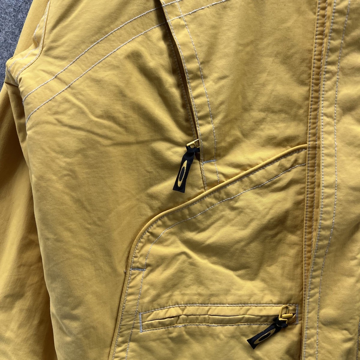 ベージュ/イエロー OAKLEY software スキージャケット　M Oakley Software Jacket Mens Small Yellow Full Zip Ski Snowboard