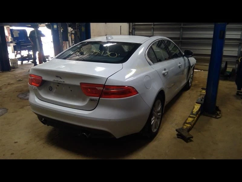 17 18 19 Jaguar XE Jack and Tool Set - Imagem 4 de 4