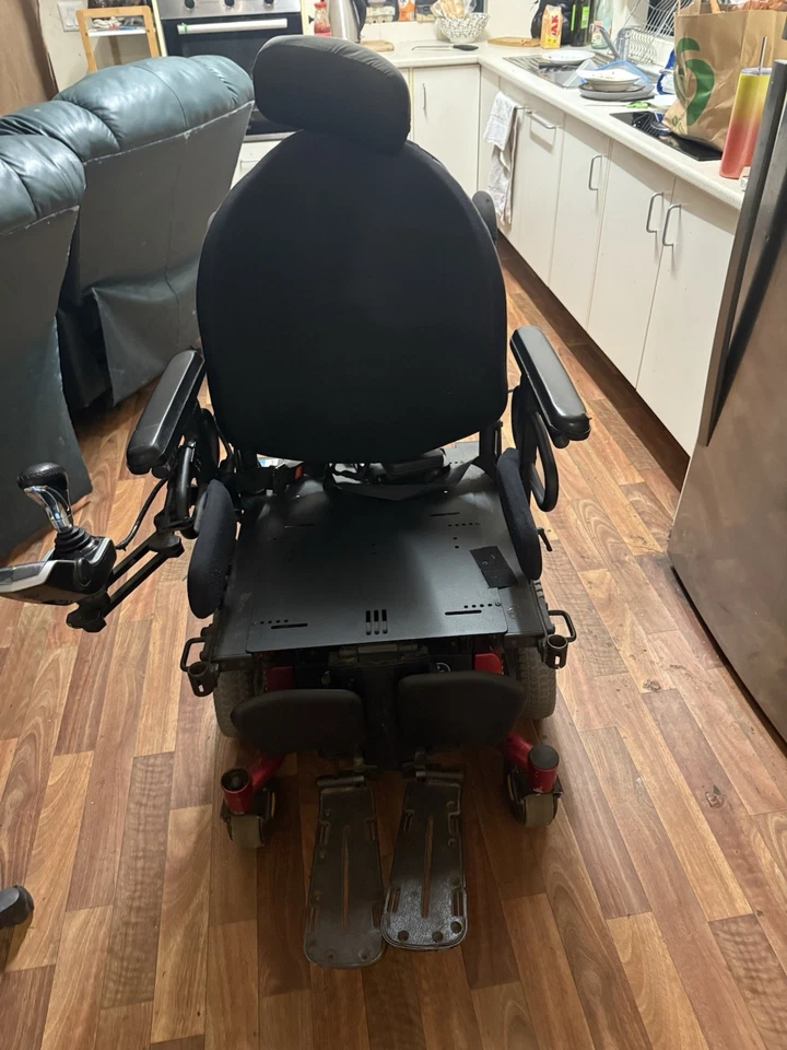  Wheelchair Quantum Q600 Z  Power Electric,  - Image 4 of 4