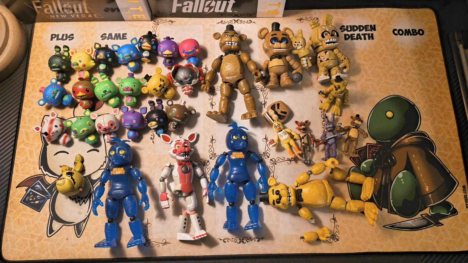 Lote de mini figuras FNAF Five Nights At Freddy’s y más auténtico calendario de adviento