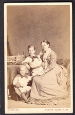 Wiktoriańska CDV - Matka i dwoje dzieci - zdjęcie J. Davies, Weston-Super-Mare