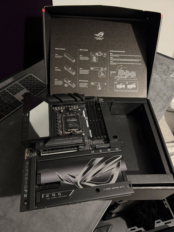 ASUS ROG CROSSHAIR X870E HERO BTF AMD X870E Socket AM5 ATX