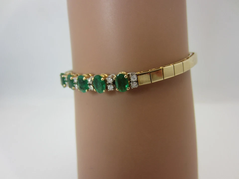 Brazalete de diamantes y esmeraldas de oro amarillo de 14 quilates 2,24 quilates TW Foto 3 de 4