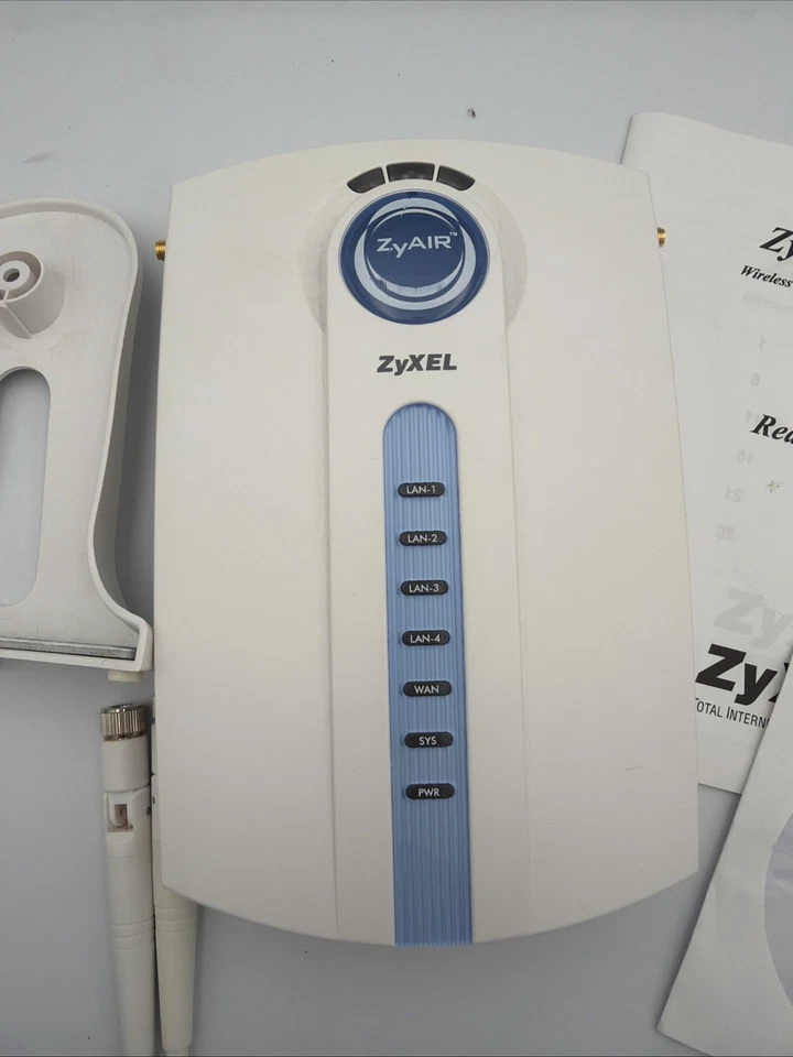 ZyXEL ZyAIR B-2000 Wireless LAN Gateway Router – Complete w/ Manual, CD, Antenna - Image 2 of 4