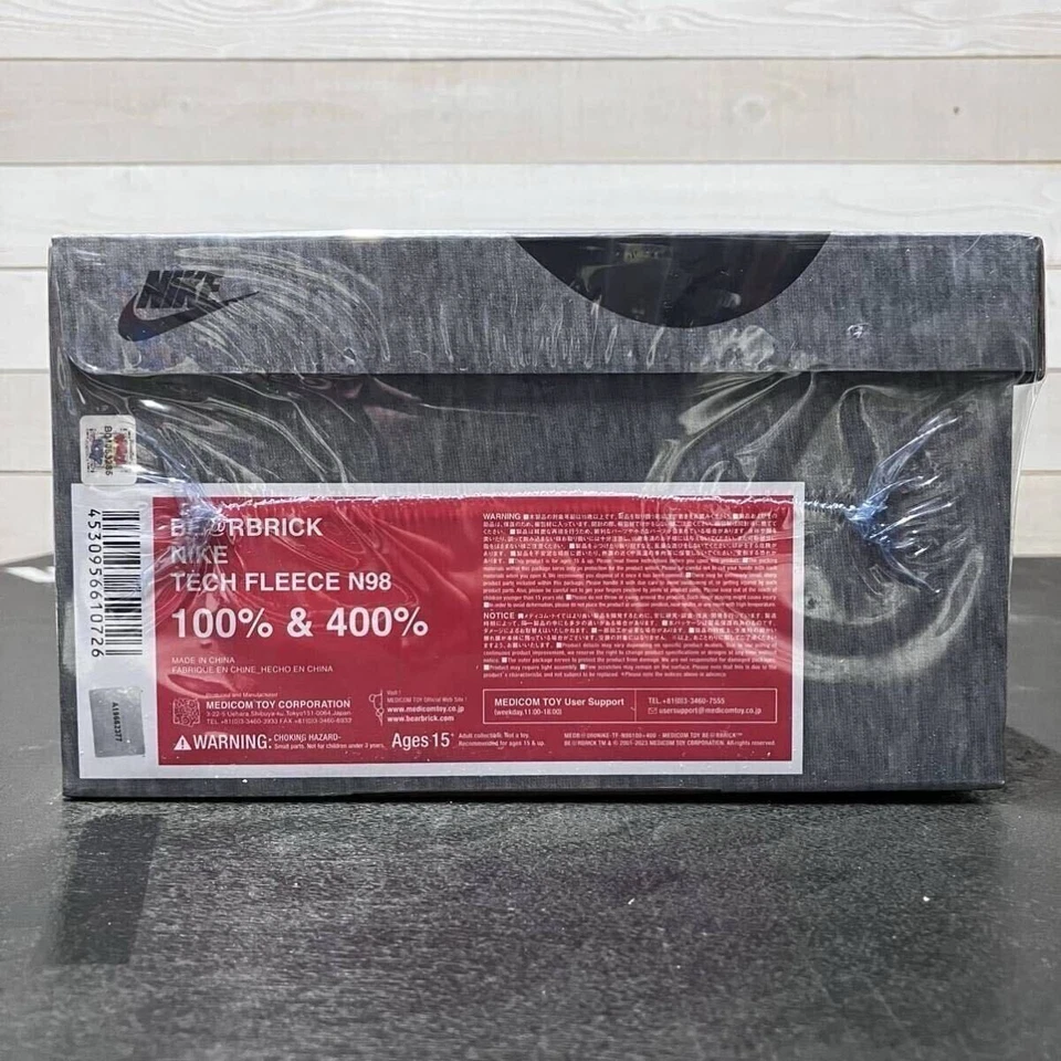 BE@RBRICK NIKE TECH POLAR N98 100% y 400% Medicom Juguete Bearbrick Nike Foto 3 de 4