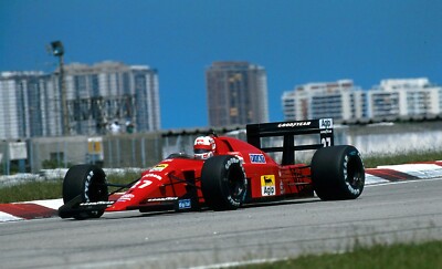 Casque Nigel Mansell Ferrari F1-89 – Miniature Spark 1:5, Saison 1989