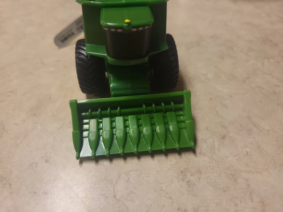 Tomy Collect-N-Play 1:64 Scale John Deere Mini Combine w/Grain Head - Image 3 of 4
