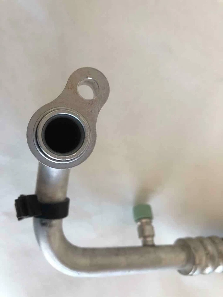 Manguera de descarga de refrigerante aire acondicionado MITSUBISHI MONTERO 2000-2003 Foto 4 de 4