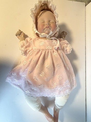 VTG Lee Middleton Doll Soft Body Newborn First Moments Closed Eyes 1983 Signed - Picture 18 of 23