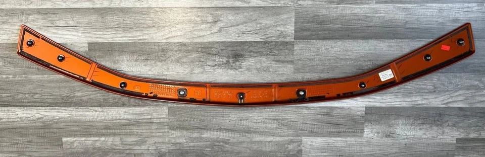 ОРАНЖЕВЫЙ CAMARO 2018-НАСТОЯЩЕЕ ВРЕМЯ ЗАПАСНОЙ ОРИГИНАЛЬНЫЙ СПОЙЛЕР GM ЗАВОДСКОЙ ПОСТАВЛЯЕТСЯ С ВИНТАМИ - Изображение 2 из 4