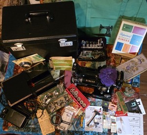 Singer 222K Red S Badge 1959 Beautiful Decals Embroidery Hoop++ Glossy EXTRAS!