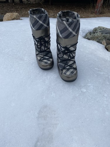 Burberry Damen Gunmetal Plaid Moon Boots 38-40 Größe 8-9