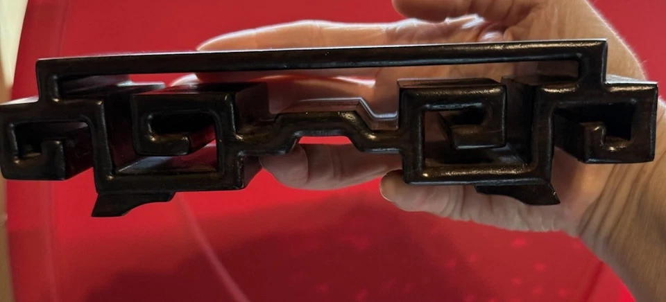 Expositor o mesa de centro de madera maciza para casa de muñecas, madera fina de teca. Foto 4 de 4