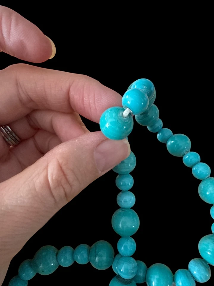Collar de cuentas de howlita teñido turquesa imitación vintage cierre de barril graduado Foto 4 de 4