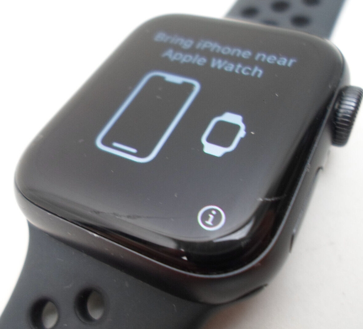 Apple Watch SE Nike 40mm w/Nike Sports Band ***SOLD AS IS O16687-1