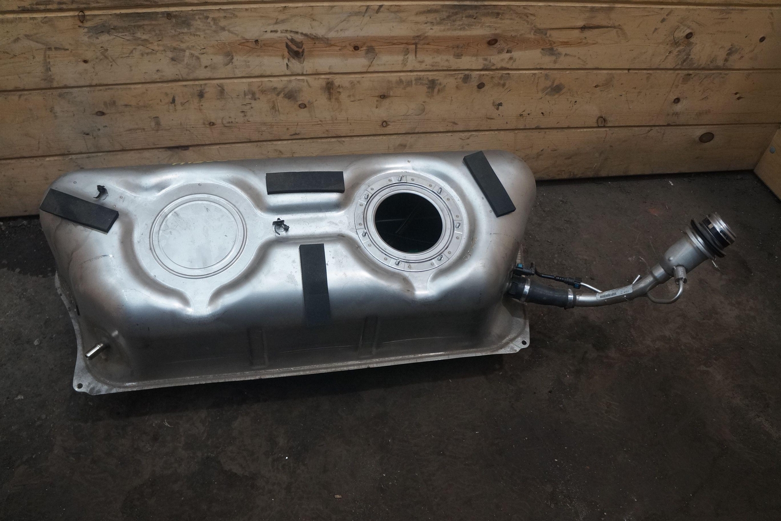 Gasoline Gas Fuel Tank Assembly KY63-9K007-AD OEM Aston Martin Vantage 2019