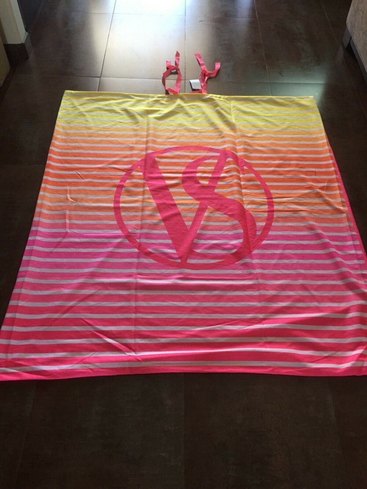 Victoria's Secret Beach Blanket Mat фото.