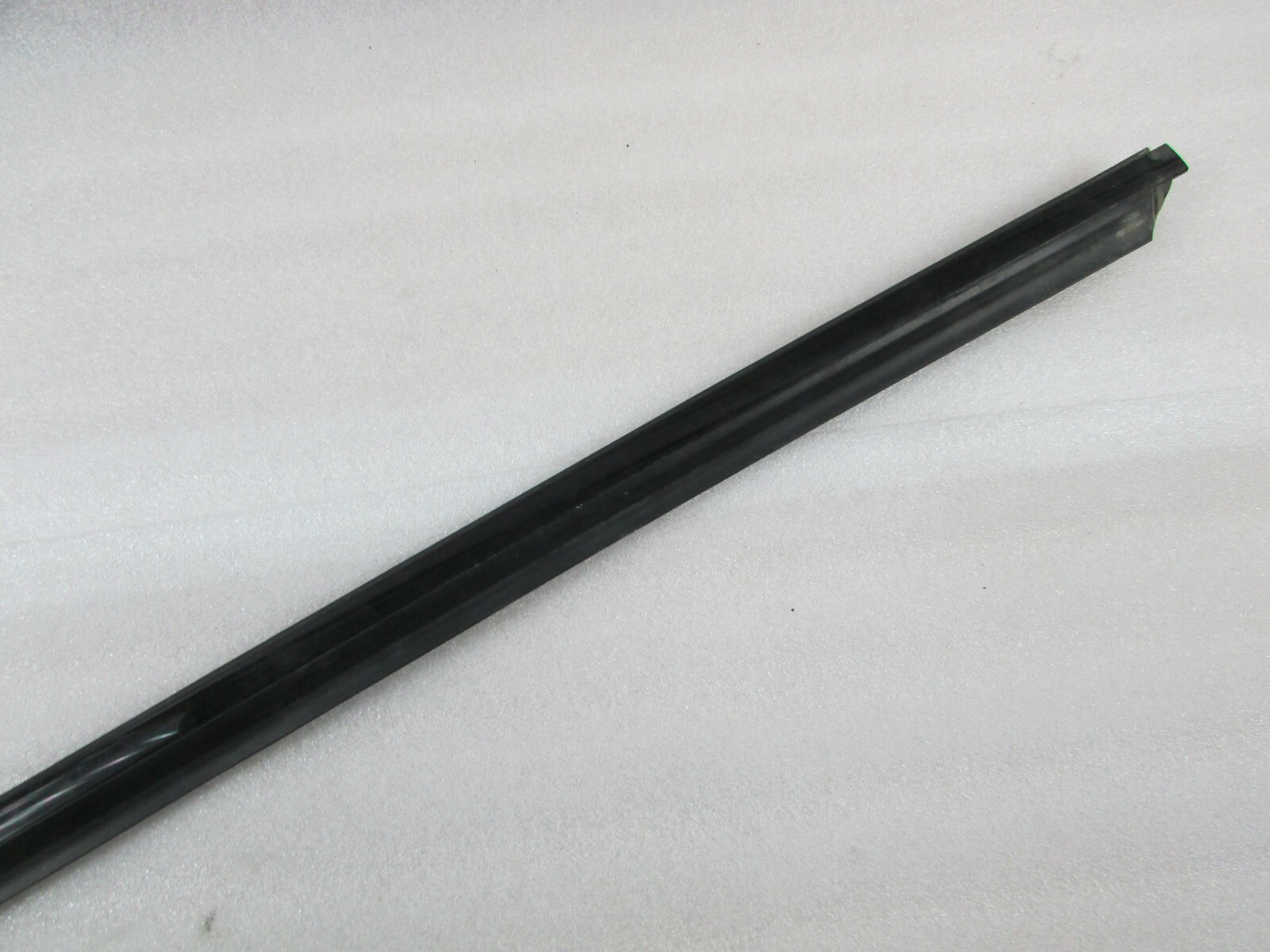 Maserati Granturismo, LH, Left Exterior Glass Scraper, Used, P/N 82076100