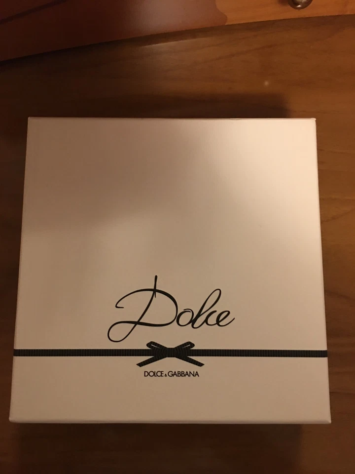 Dolce and Gabbana  Satin headband With porcelain camelia flower - Image 4 of 4