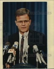 1995 Press Photo Governor Buddy Roemer of Louisiana at Press Conference